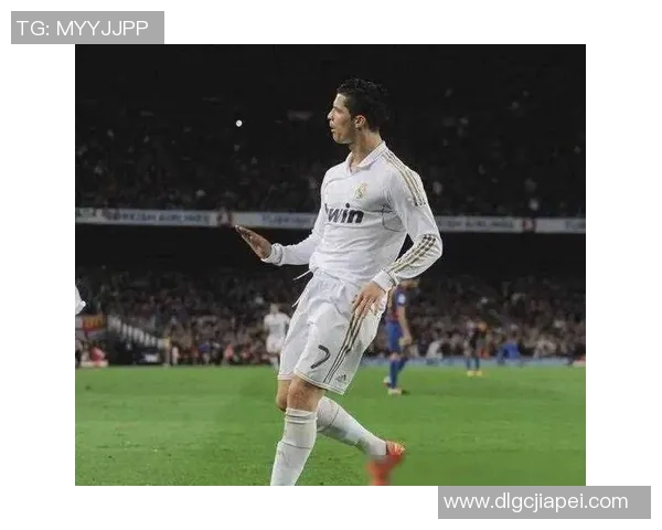 高清回顾世界足球巨星国家队经典赛场瞬间珍贵影像合集